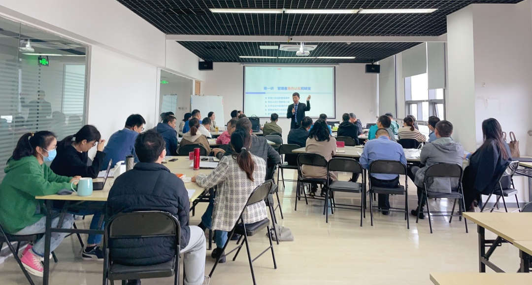 聚势谋远，惟实励新 | 恒峰g222023年中高层治理职员培训会圆满竣事